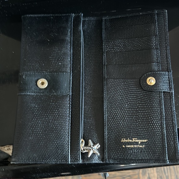 Authentic Ferragamo long leather wallet and key holder. - Picture 5 of 16
